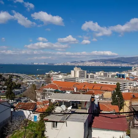 Hébergement de vacances Lovely House With Sea View And Backyard İzmir