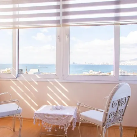 Lovely House With Sea View And Backyard Hébergement de vacances İzmir