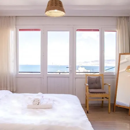 Lovely House With Sea View And Backyard Feriehus