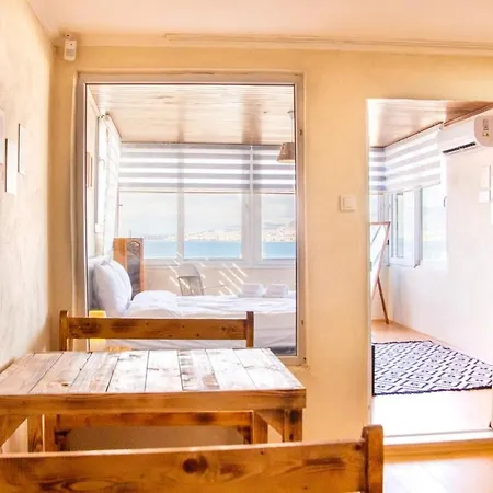 Lovely House With Sea View And Backyard Hébergement de vacances